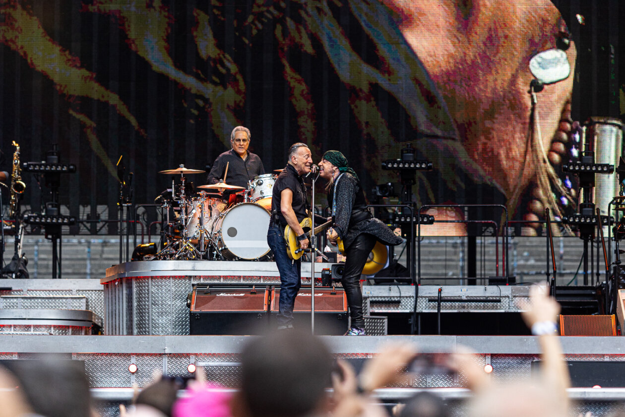 Bruce Springsteen – Der Boss und seine E Street Band auf Besuch im hohen Norden. – Im Volksparksation.