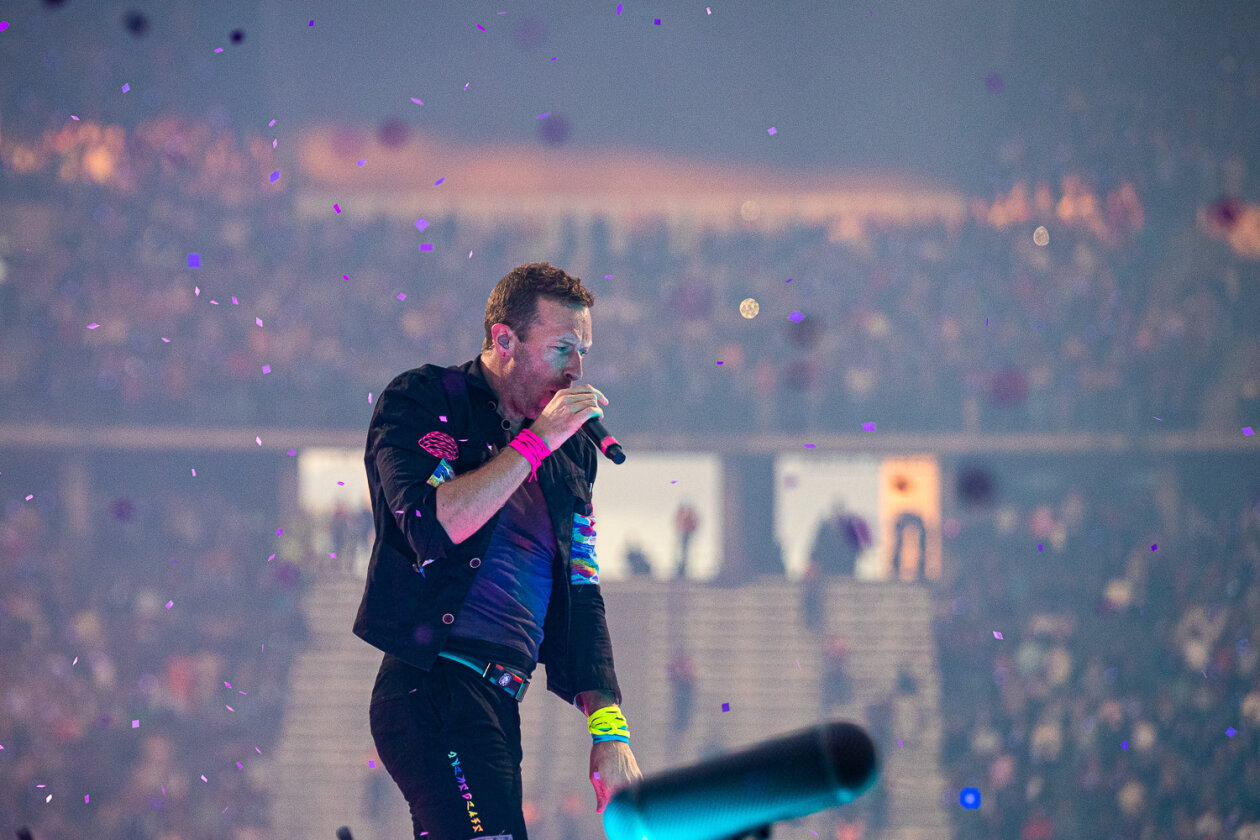 Coldplay auf Music Of The Spheres World Tour: das erste von drei Konzerten im Berliner Olympiastadion. – Drei Konzerte in Berlin ...
