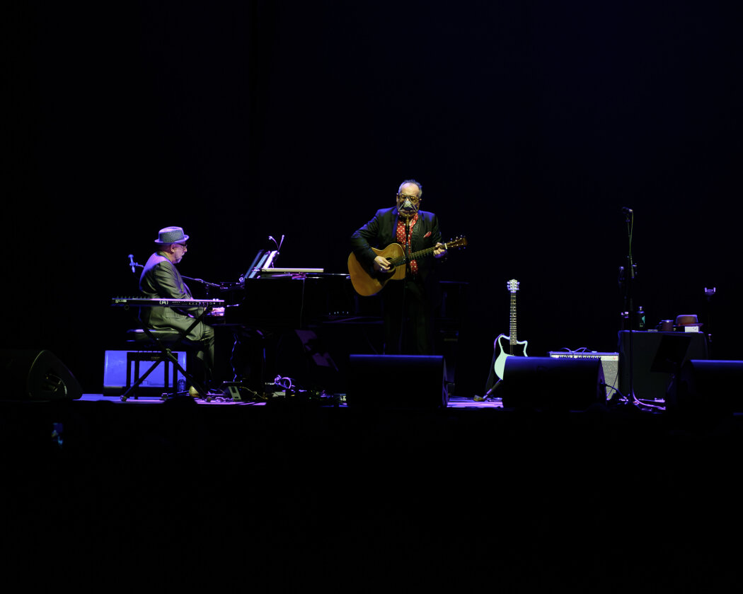 Elvis Costello – Mit Langzeitkollaborateur und Pianist Steve Nieve auf Tour. – Live in Berlin.