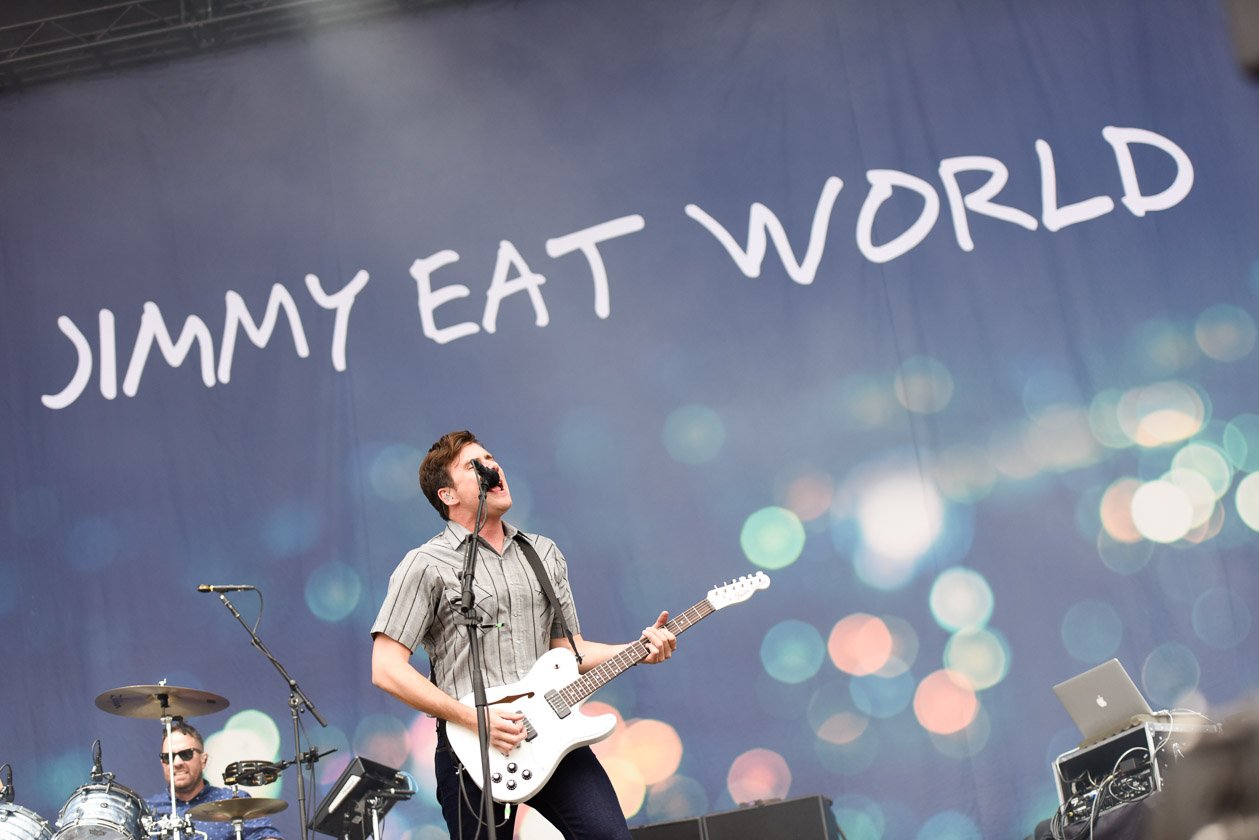 Am letzten Festivaltag gaben noch mal alle Gas: vor und auf den Bühnen. – Jimmy Eat World.