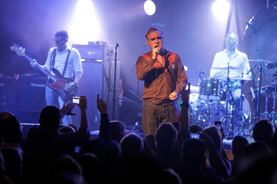 Morrissey – Der Konzertveranstalter ließ nach dem Konzert verlauten, dass Morrissey zu keiner Sekunde in Gefahr gewesen sei.