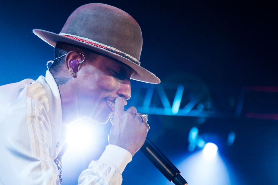 Pharrell Williams – A happy Superstar! – Blinded by the light.