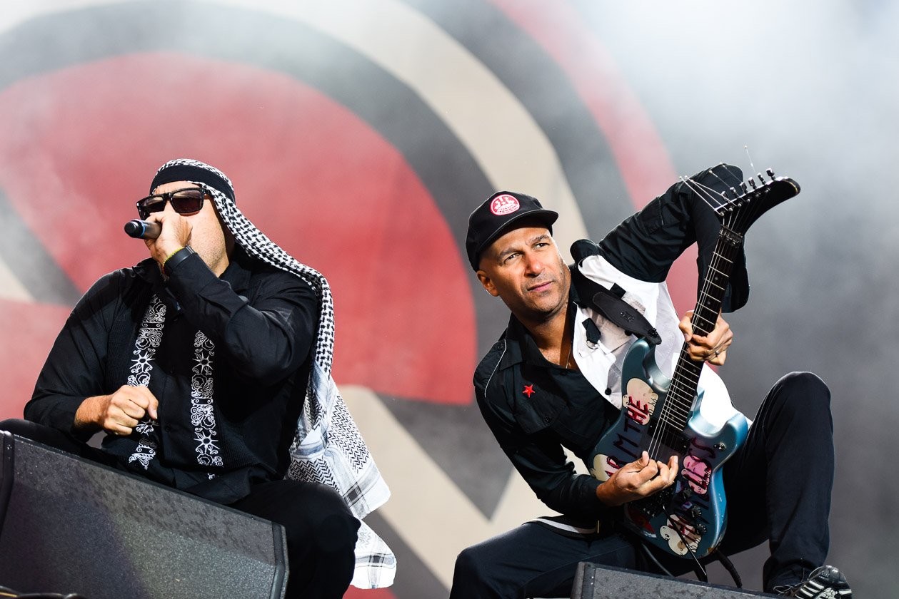 Prophets Of Rage – RATM + Public Enemx + Cypress Hill stürmen die Bühne. – Play the guitar, man!