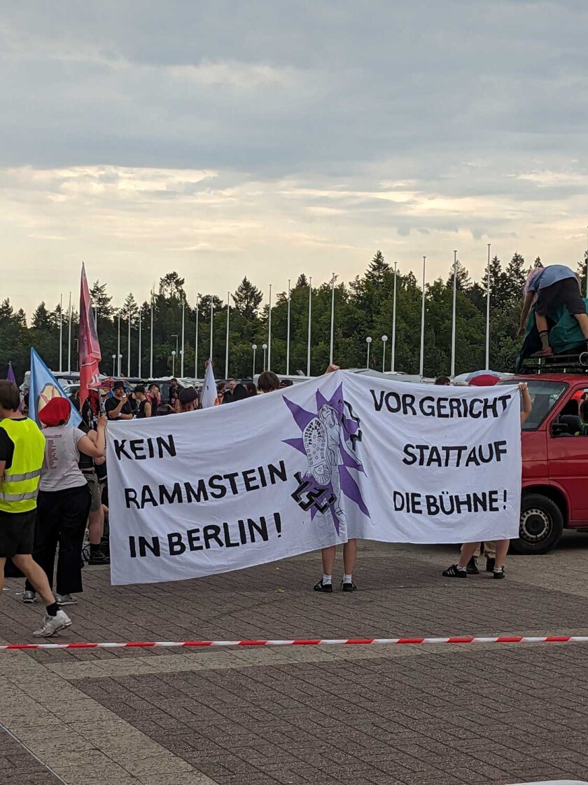 Rammstein – Das erste von drei Stadionkonzerten in Berlin: Ein Triumphzug für Till Lindemann und Band. – Demo