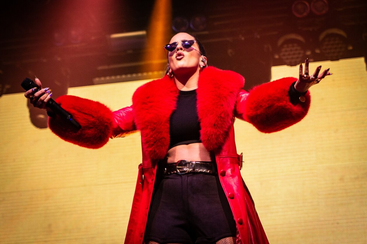 Rosalías Flamenco Pop on stage – kurz nach dem Release von "El Mal Querer". – Rosalía beim Roskilde Festival 2019.