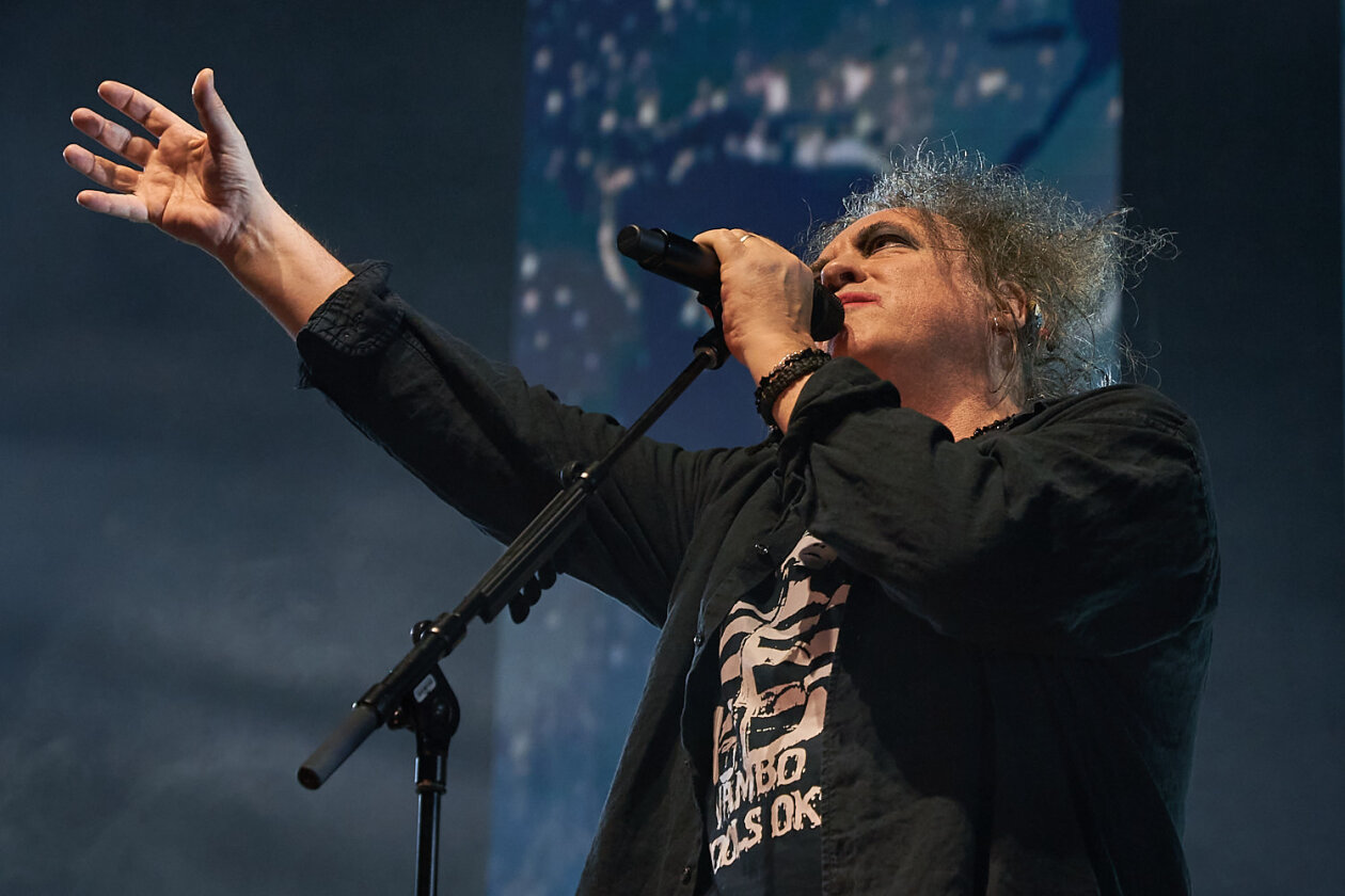 The Cure – Gut gelaunt auf Europa-Tour: Robert Smith und Band spielen ein mit Hits und Fanfavs gespicktes Set. – Robert.