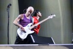 Red Hot Chili Peppers und Joe Satriani,  | © laut.de (Fotograf: Björn Buddenbohm)