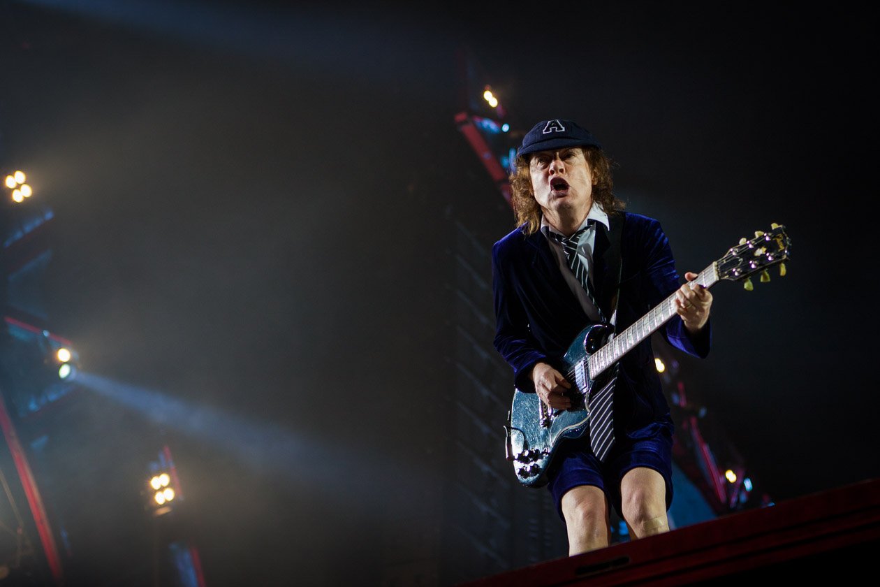 AC/DC – Mr. Guitar.