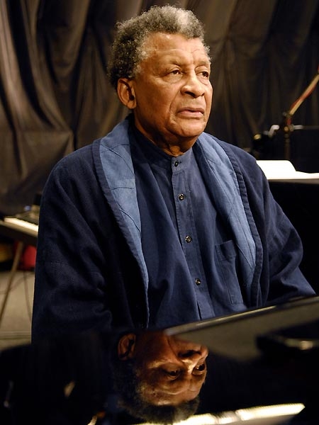 2009 spielt Ibrahim "Bombella" mit der WDR Big Band ein. – Abdullah Ibrahim