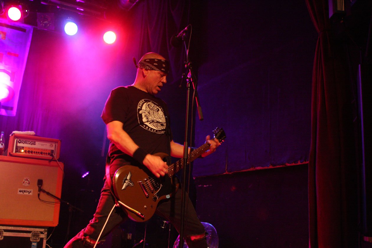 "We can fight people or we can dance with them". Die Cali-Punk-Legenden live am Bodensee. In memoriam Steve Soto. – Adolescents.