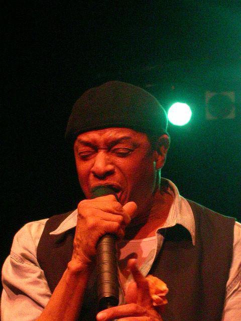 Al Jarreau – Bei seiner Tour 2004 wird der Entertainer stürmisch gefeiert. – 