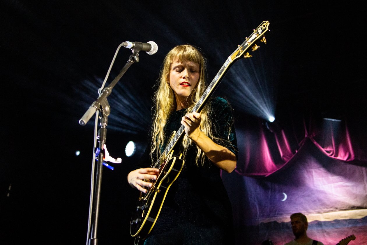 Tourfinale im Berliner Wohnzimmer. – Alice Phoebe Lou.