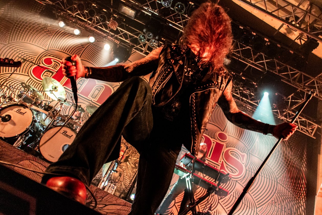 Amorphis – Auf Co-Headliner-Tour mit Soilwork. – So geht Frontmännerei.
