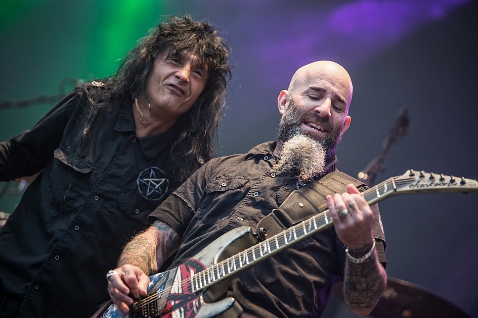 Anthrax – Scott Ian und Band gaben den Support für Limnp Bizkit. – Joey Belladonna und Scott Ian.