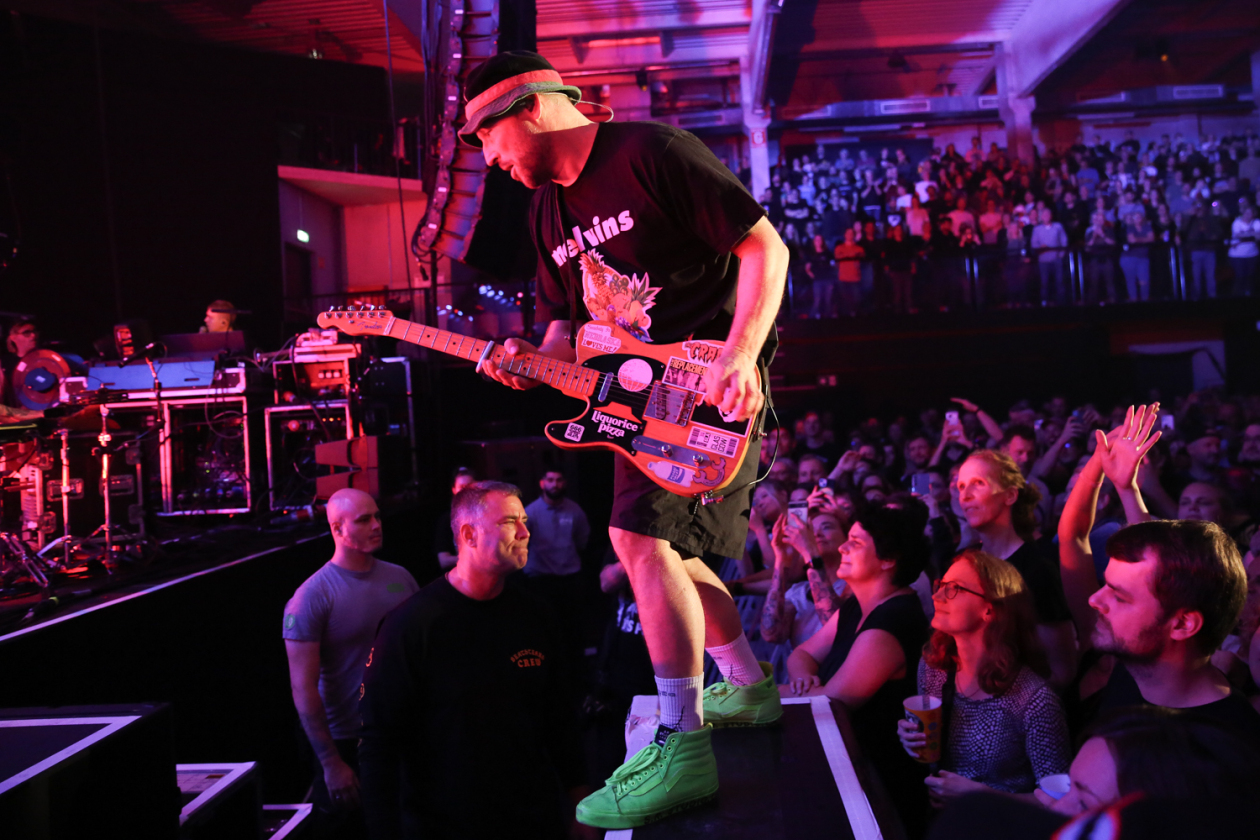 Arnim und Co. laden in den Moshpit: Dort geht's auch nach 30 Jahren noch zur Sache. – Die Beatsteaks live in Hamburg.