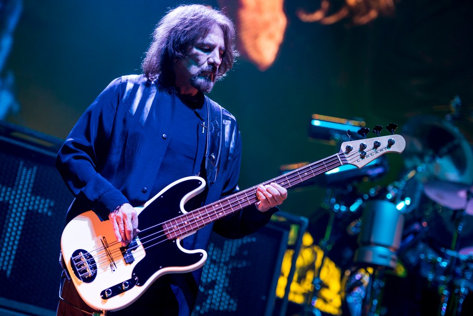 Black Sabbath – Geezer am Bass.