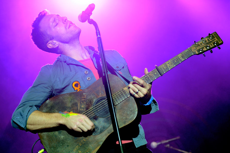 Coldplay spielen ein exklusives Radiokonzert im Kölner E-Werk. – Chris Martin beim Opener-Song "Mylo Xyloto"