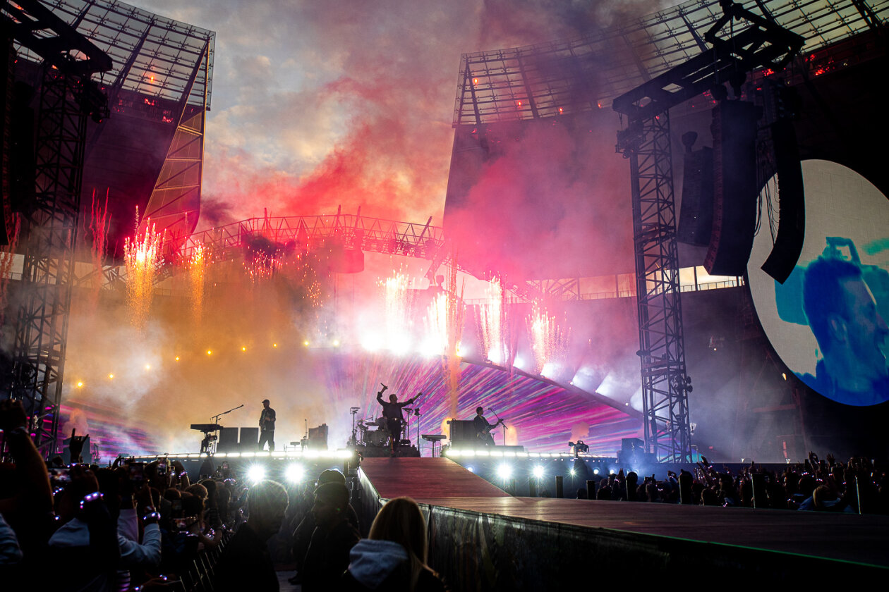 Coldplay auf Music Of The Spheres World Tour: das erste von drei Konzerten im Berliner Olympiastadion. – Ein Spektakel.