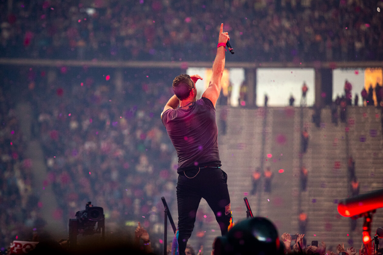 Coldplay auf Music Of The Spheres World Tour: das erste von drei Konzerten im Berliner Olympiastadion. – Yeah!