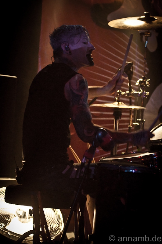 Combichrist – Andy LaPlegua und Co. in der Rockfabrik. – ... der beiden Drummer ...