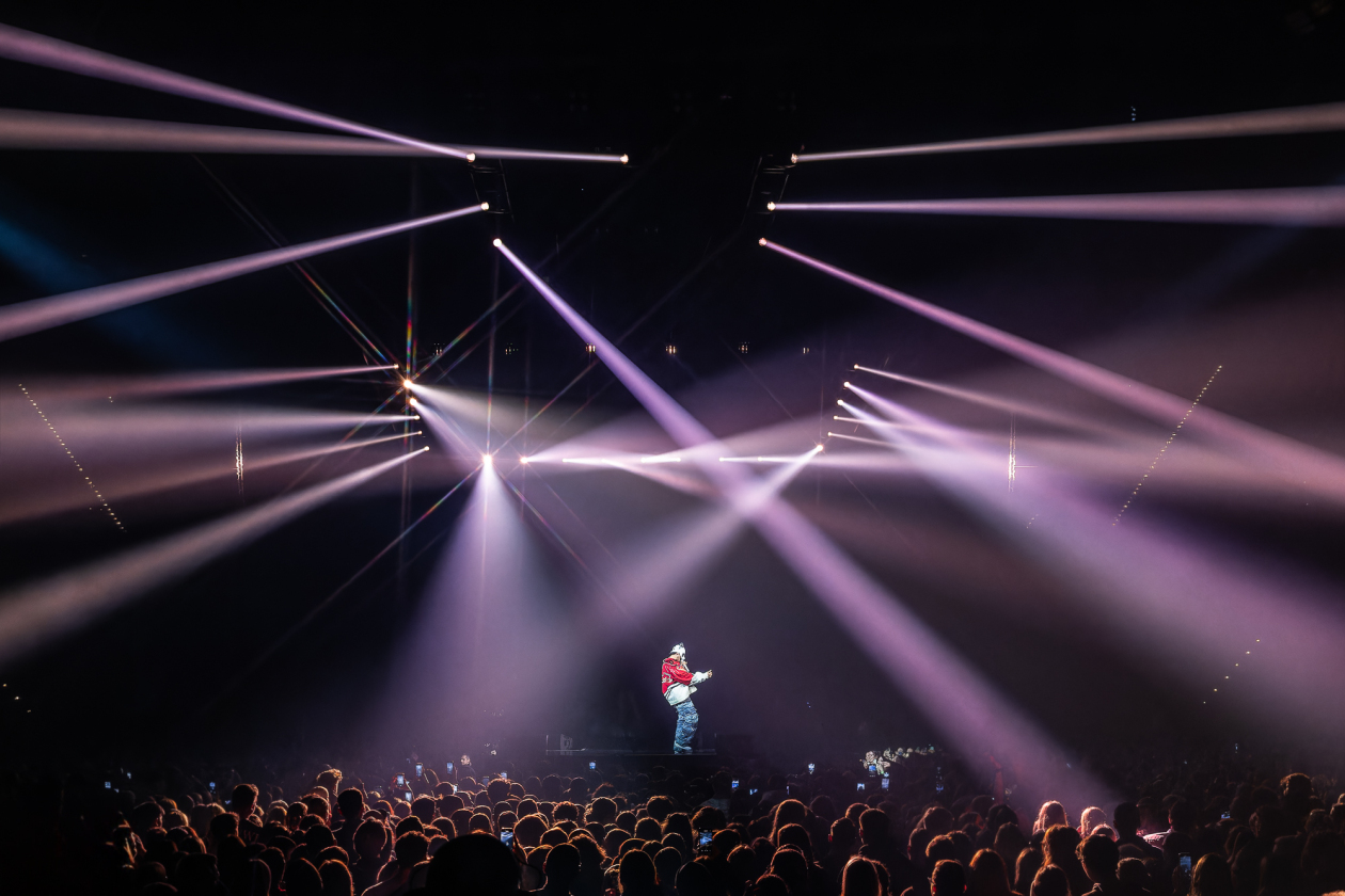 Auf "Chronicles"-Tour Tausende Fans feiern in der ausverkauften Arena. – Cro.