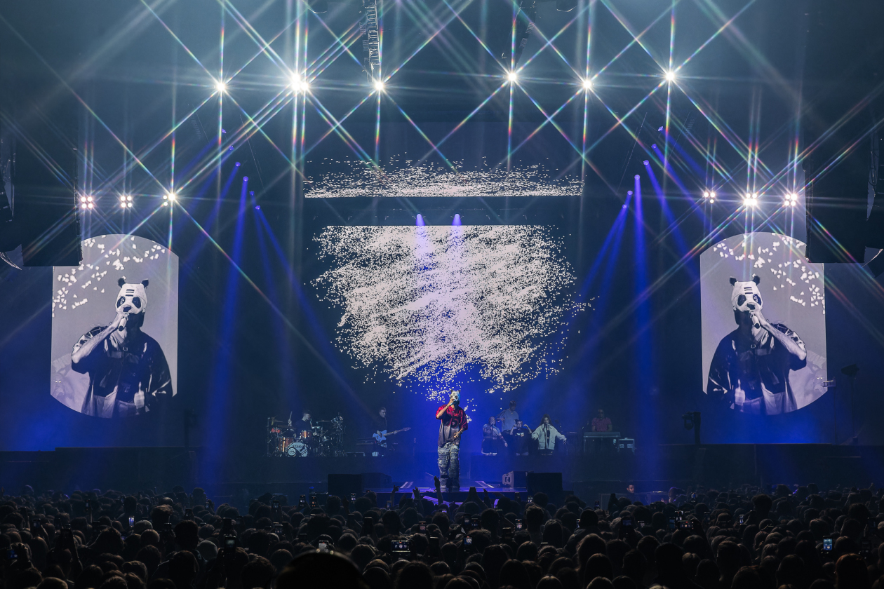 Auf "Chronicles"-Tour Tausende Fans feiern in der ausverkauften Arena. – Cro.