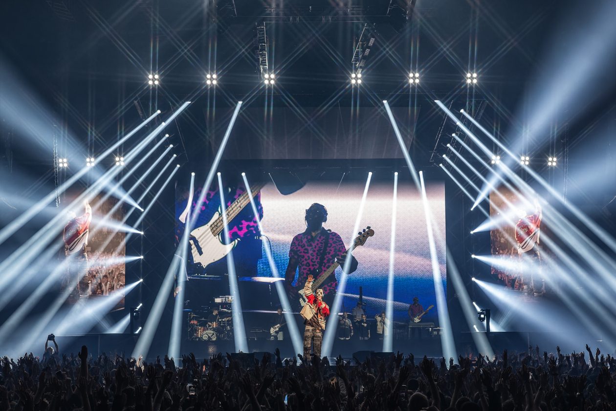 Auf "Chronicles"-Tour Tausende Fans feiern in der ausverkauften Arena. – Cro.