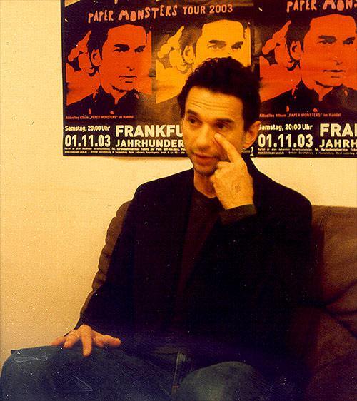 Dave Gahan – Der Depeche-Sänger vor und hinter den Kulissen, Frankfurt 2003. – I'm not going down on my knees