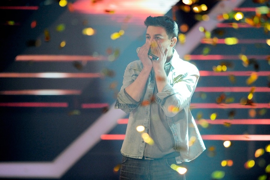 David Pfeffer gewinnt das Finale. – David Pfeffer gewinnt die zweite Staffel von X-Factor.