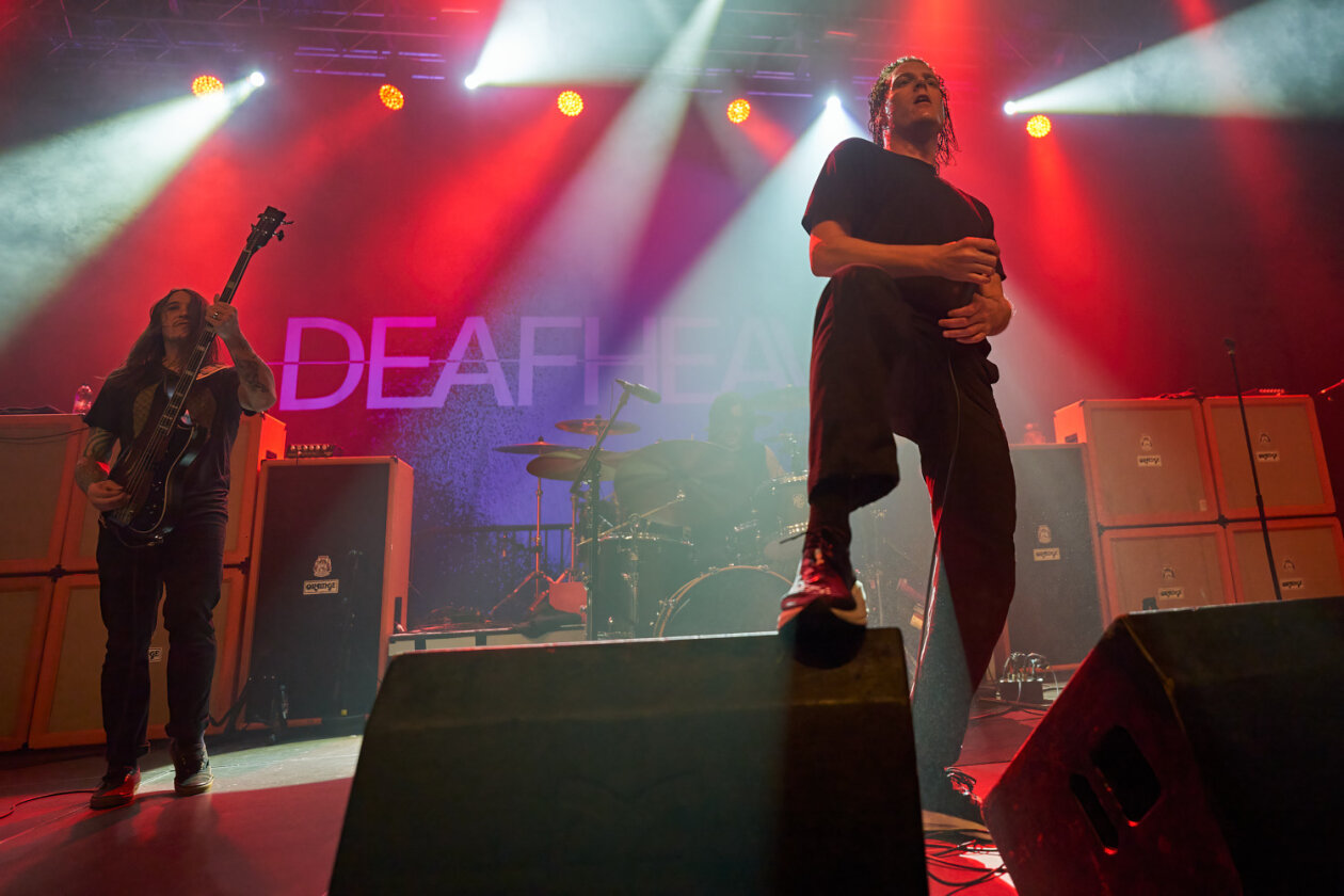 Support für Knocked Loose: George Clarke, Kerry McCoy und Band. – Deafheaven.