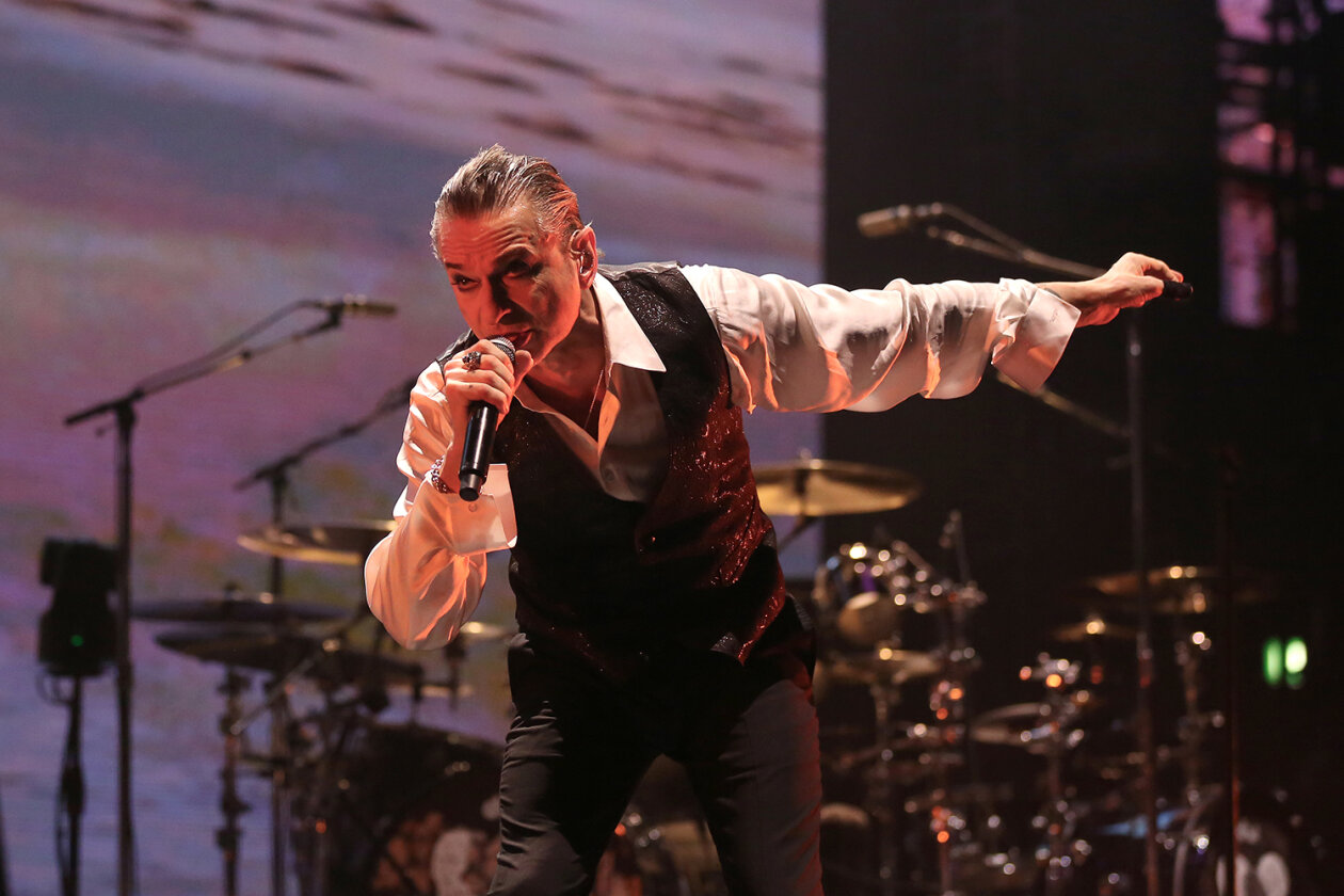 Depeche Mode – Auf  "Memento Mori"-Welttour: Dave Gahan, Martin Gore und Band liefern - und Tausende rasten aus. – Dave Gahan.
