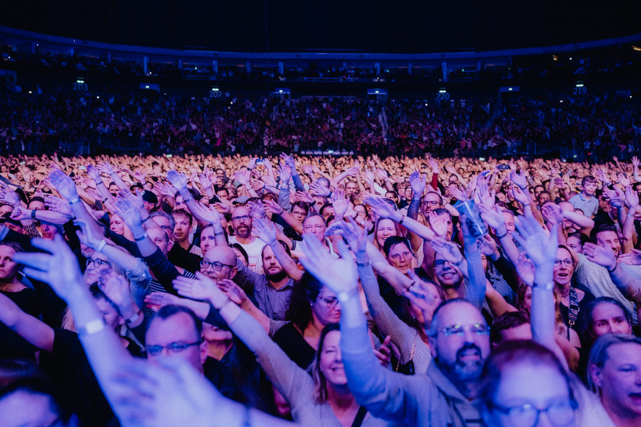 Die Fantastischen Vier – Marathon statt Sprint: Fast vier Jahrzehnte nach der Gründung stehen die vier Pioniere des deutschen Sprechgesangs noch immer voll im Saft. – Begeisterung in der Uber Arena.