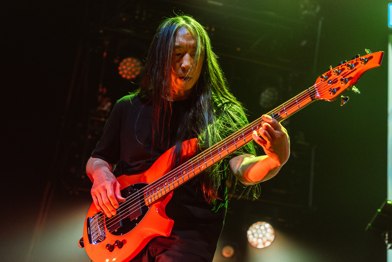 Dream Theater – Das Deutschland-Comeback der Prog-Metal-Größen mit Mike Portnoy an den Drums. – John Myung.