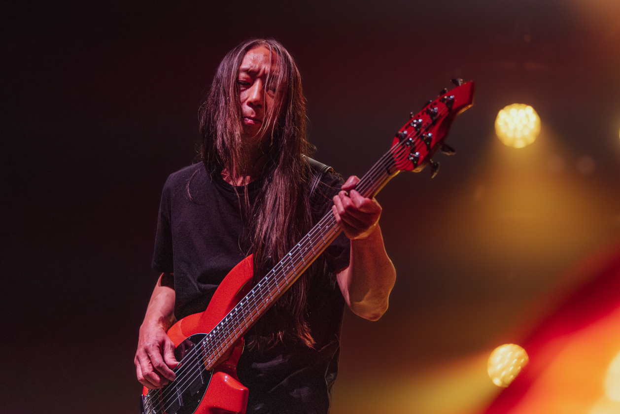 Dream Theater – Das Deutschland-Comeback der Prog-Metal-Größen mit Mike Portnoy an den Drums. – John Myung.