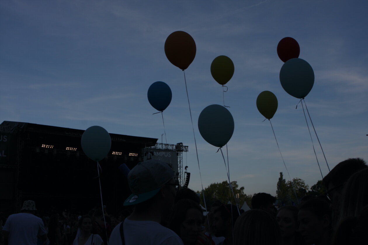 Sommer, Sonne, Party im Bodenseestadion mit Kraftkluv, AnnenMayKantereit, Juju, Provinz, Faber u.a. – 99 Luftballons?