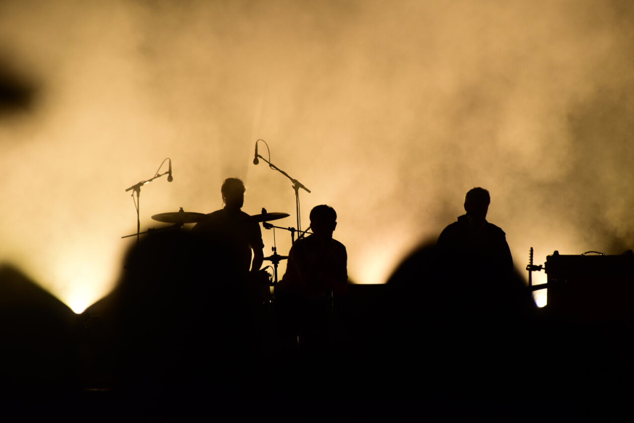 Die Sonne brennt erbarmungslos, und die Party rollt! – Abschluss mit Kraftklub.