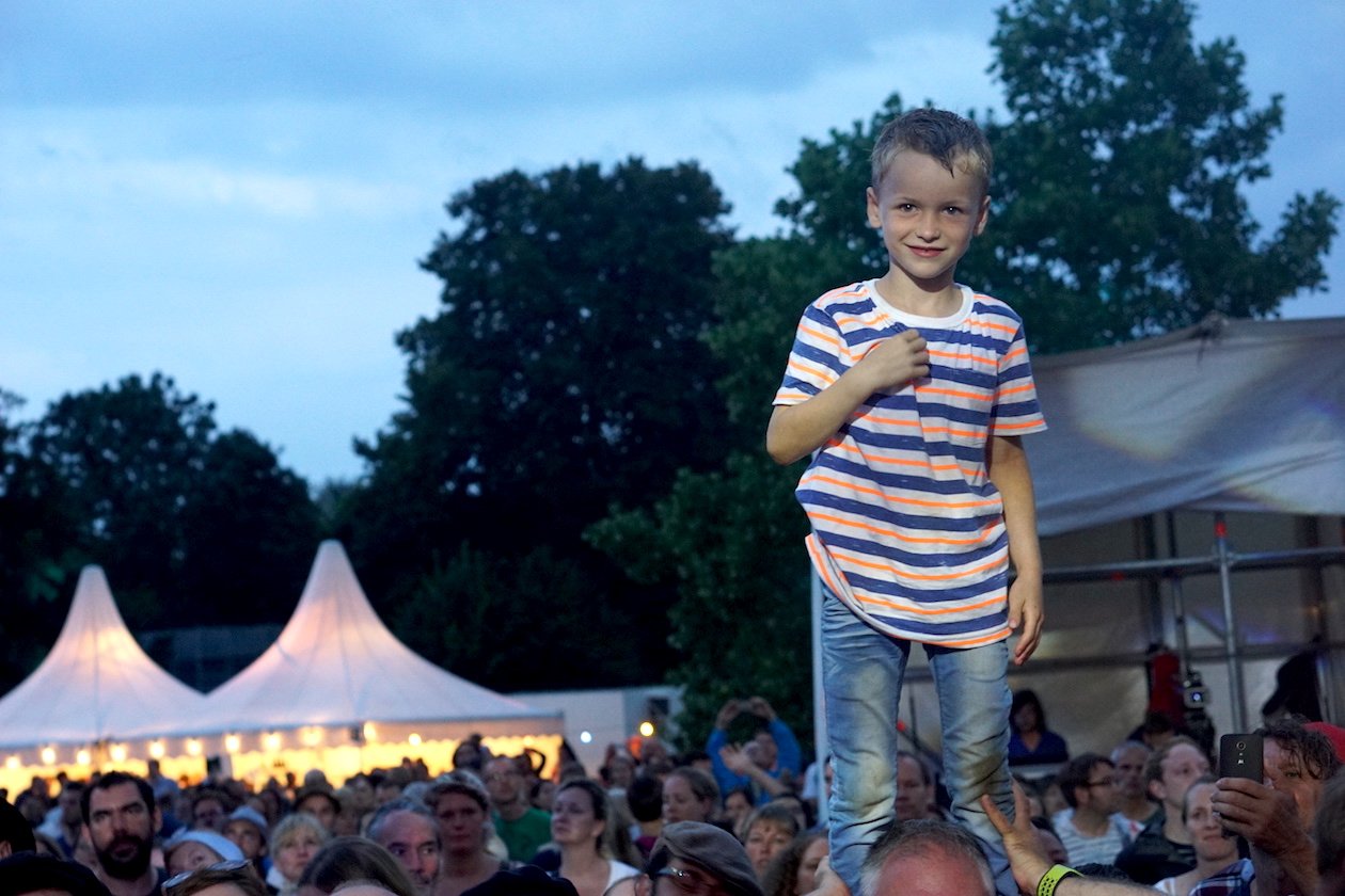 Gisbert zu Knyphausen nutzt das elterliche Weingut im Rheingau jährlich als Festivalgelände. – See you 2017.