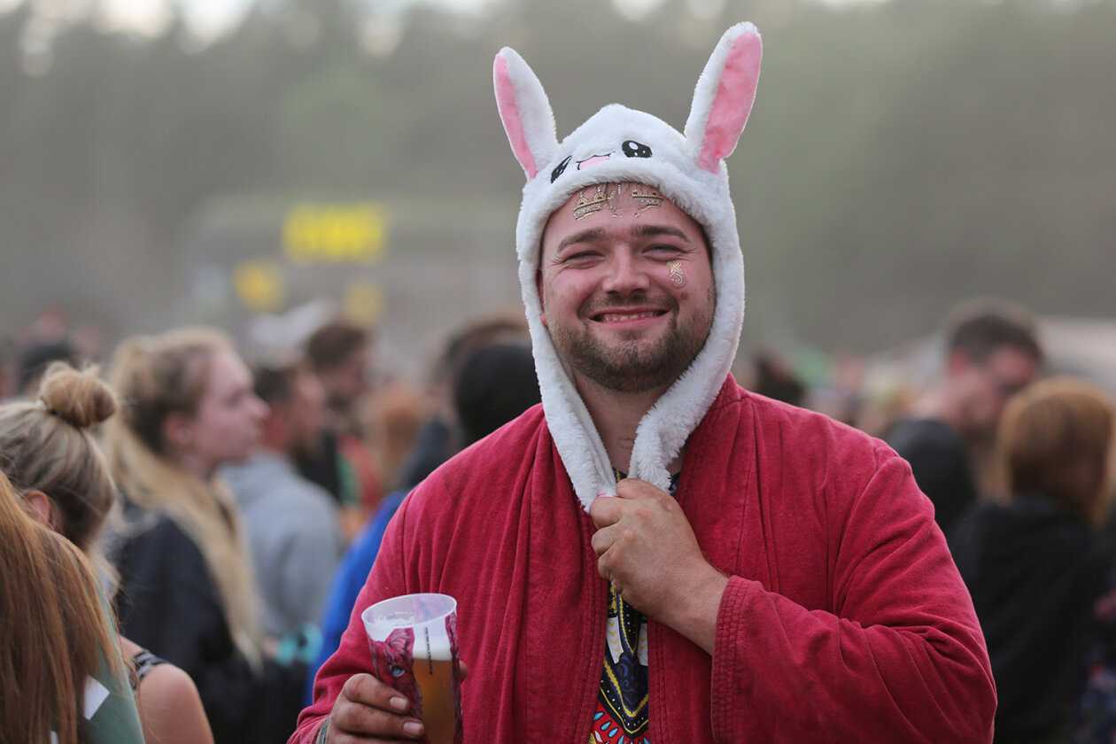 Willkommene Auszeit: 78.000 Fans feiern auf dem Eichenring. – Moin!