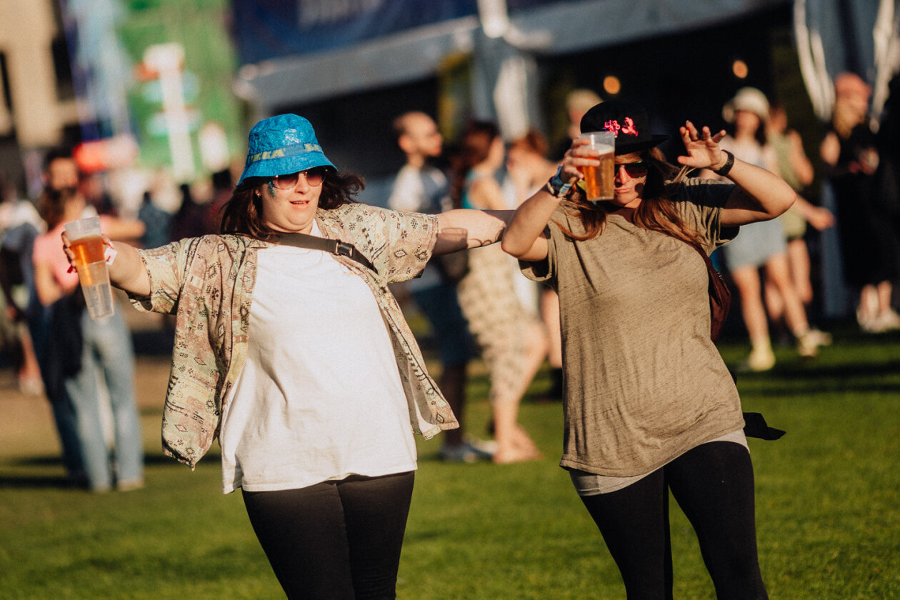 Mumford &amp; Sons, David Guetta, Imagine Dragons, Macklemore u.v.a. auf dem Berliner Olympiagelände. – Mit einem Bierchen in den Abend.