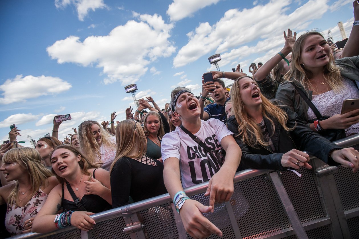 Casper, SXTN, Kraftwerk, Liam Gallagher, K.I.Z., David Guetta, The Weeknd etc. live im Berliner Olympiapark. – Erste Reihe.