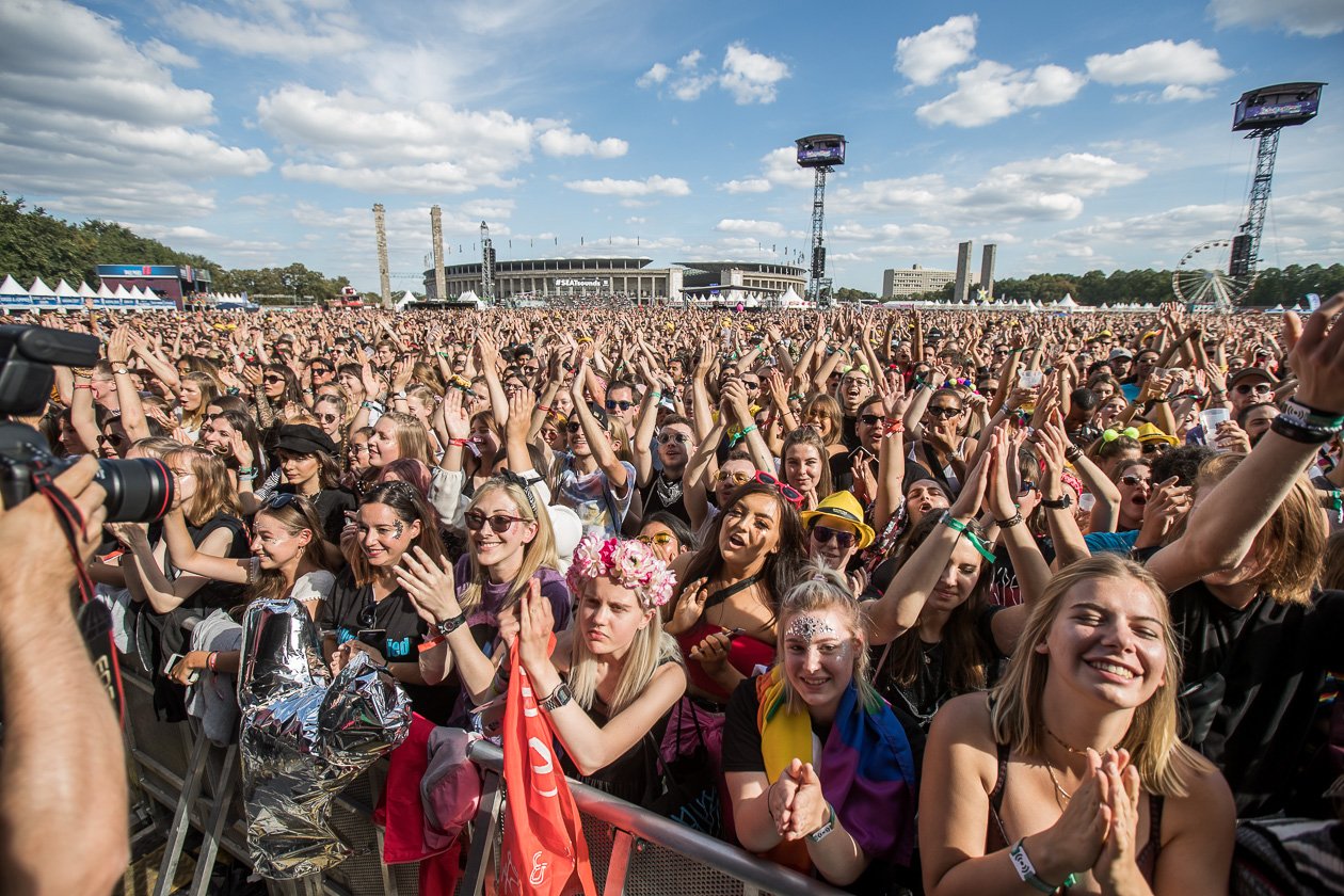 Casper, SXTN, Kraftwerk, Liam Gallagher, K.I.Z., David Guetta, The Weeknd etc. live im Berliner Olympiapark. – Jetzt geht's lo-hoos!