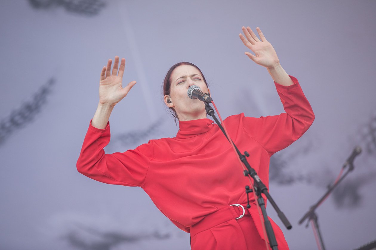 Casper, SXTN, Kraftwerk, Liam Gallagher, K.I.Z., David Guetta, The Weeknd etc. live im Berliner Olympiapark. – Trip-Pop mit Anspruch: Kat Frankie präsentiert ihr Album "Bad Behaviour".