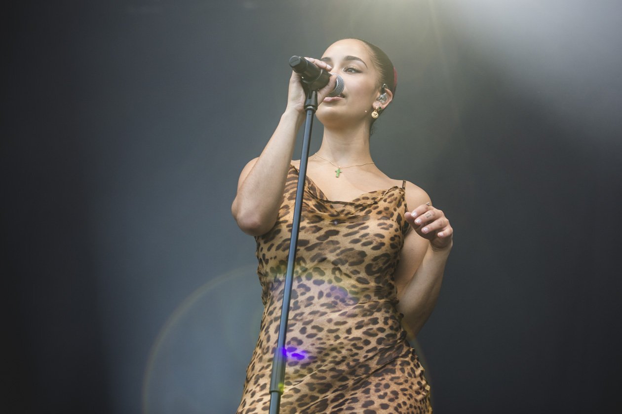 Casper, SXTN, Kraftwerk, Liam Gallagher, K.I.Z., David Guetta, The Weeknd etc. live im Berliner Olympiapark. – Eleganer Auftritt: Jorja Smith.