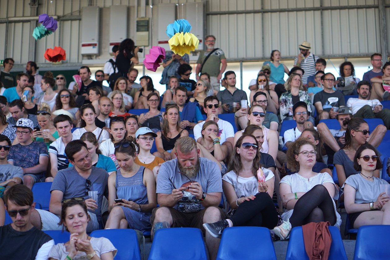 Alle Fotos zum kleinen aber feinen Festivalhighlight im Südenwesten. – Ein bisschen Schatten. 