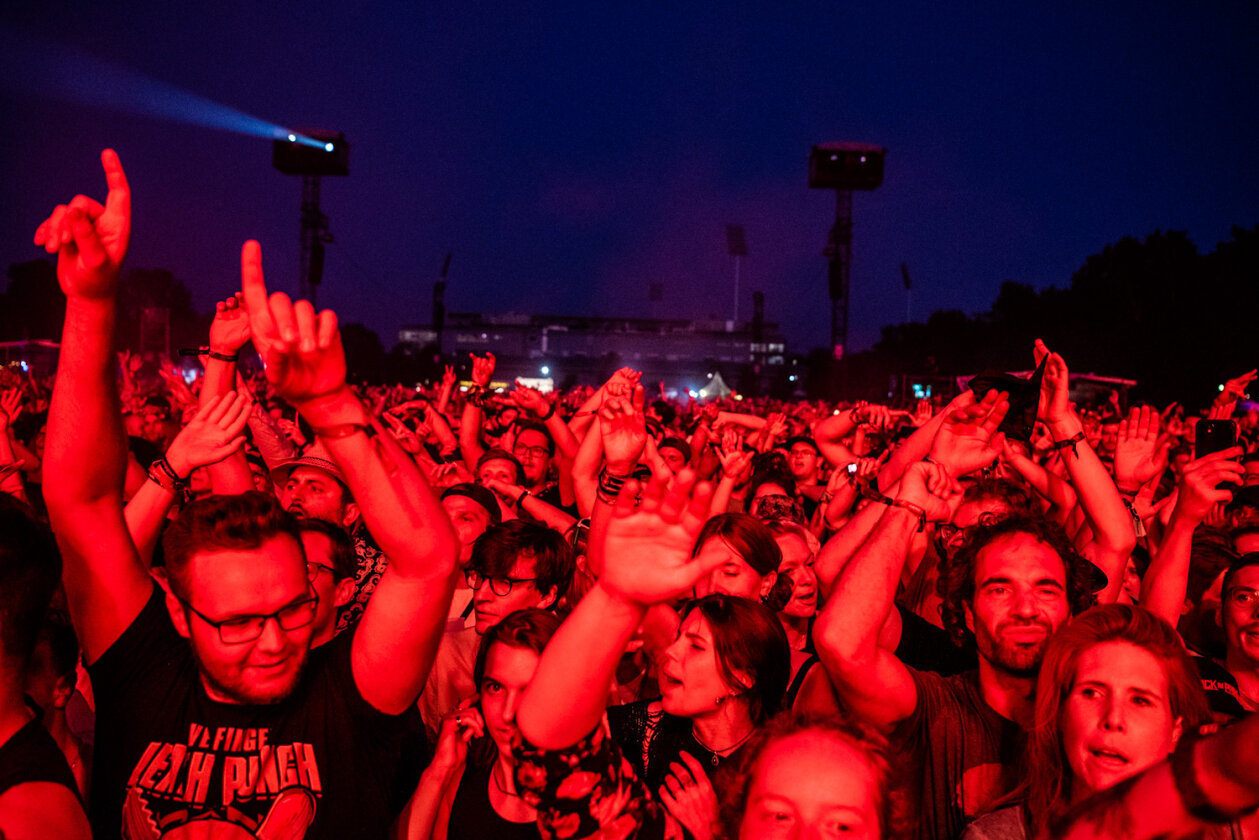 Endlich wieder! 75.000 Fans rockten mit Beatsteaks, Mastodon, Weezer, Bullet For My Valentine, Måneskin - und natürlich Scooter. – Des Nachts.