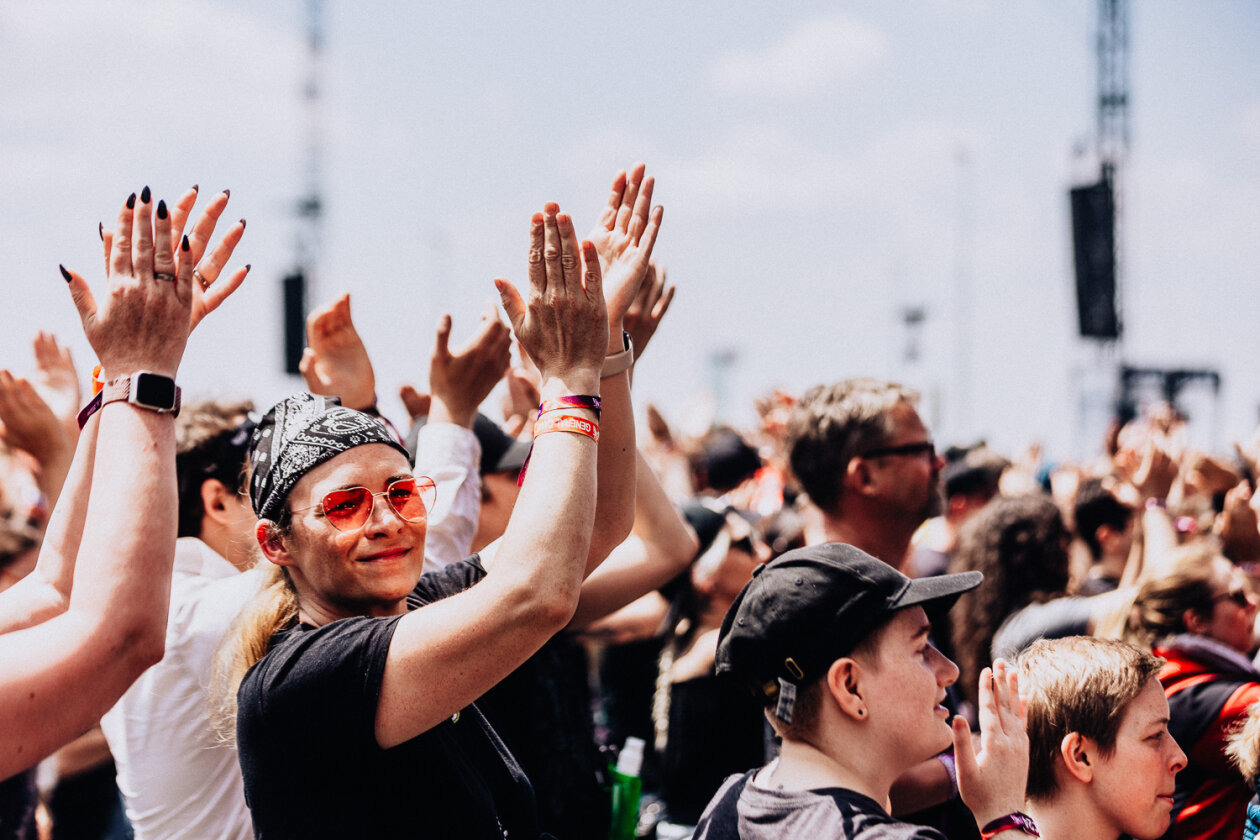 Rock am Ring läuft: Die Ärzte, Queens Of The Stone Age, Green Day, Kerry King u.v.a. schlagen auf. – Applaus Applaus!