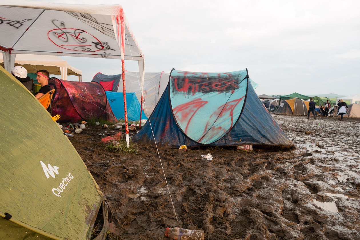 Der Festivalsamstag in der Vulkaneifel. – Schlammbad.