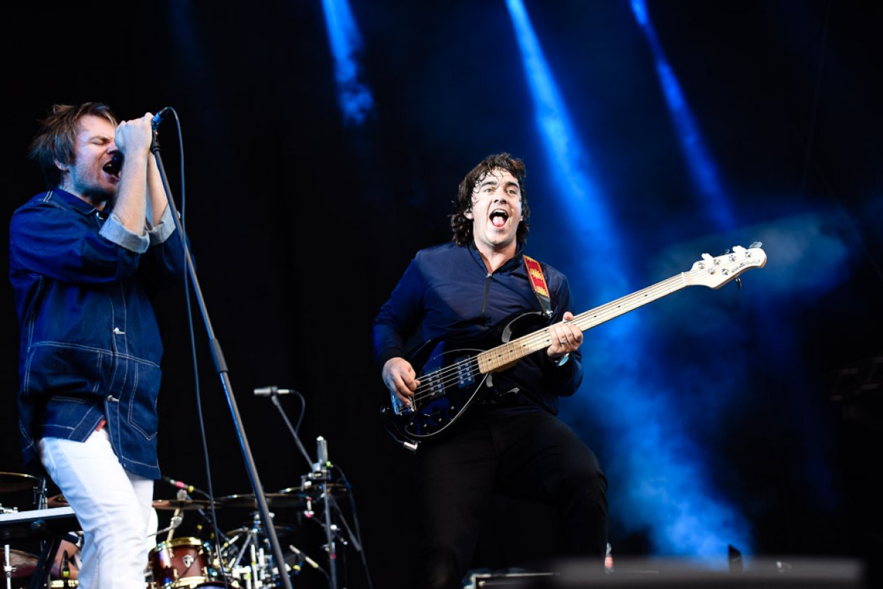 Muse, The Libertines, Bad Religion u.a. gratulieren zum Festivaljubiläum im Bodenseestadion. – Batty C am Bass.