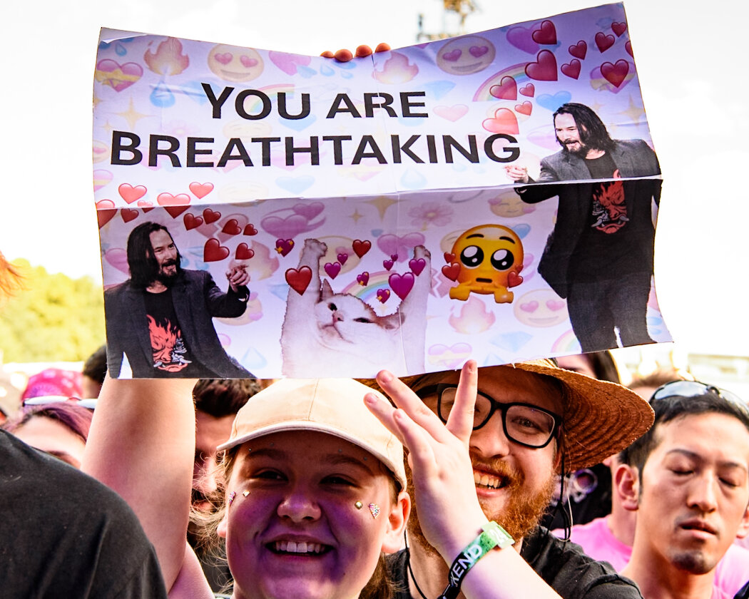 Nach dem Hochwasserdrama im Süden der Republik kehrt zum Glück die Sonne wieder zurück: Green Day, Billy Talent, Marsimoto u.v.a. in Nürnberg. – Keanu Reeves-Fans.