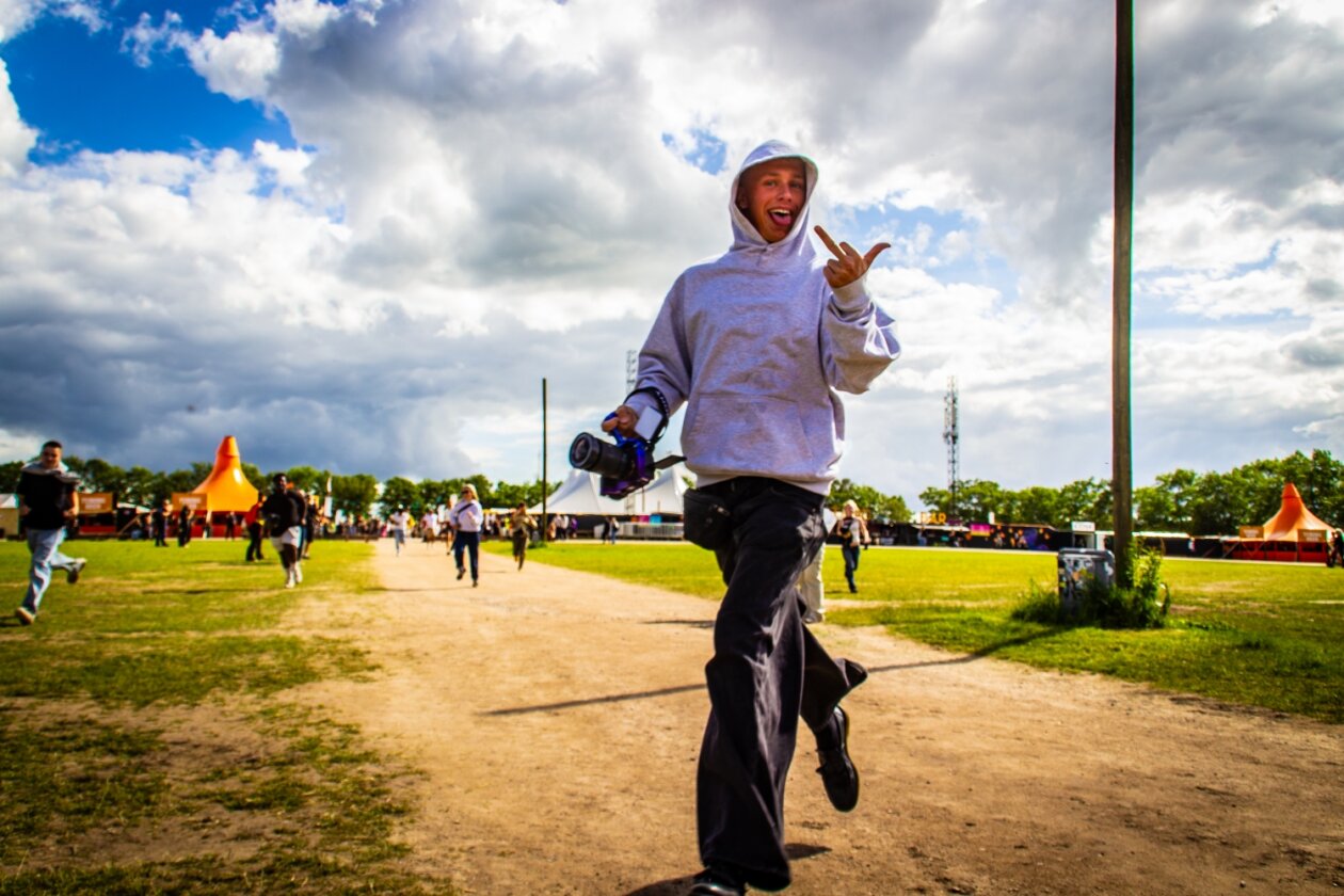 Das Roskilde Festival läuft: Nach den Newcomer:innen-Tagen startet am Mittwoch das Hauptprogramm. – Wenn auch etwas später.